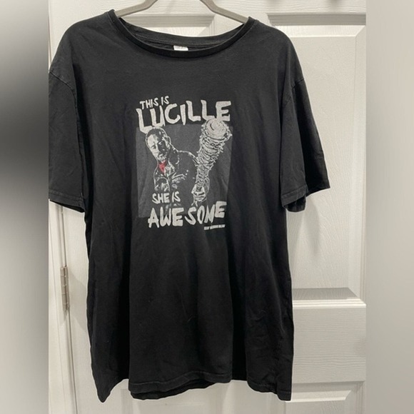 THE WALKING DEAD Men's T shirt Size Large Negan "This is Lucille She is Awesome" - Picture 1 of 4